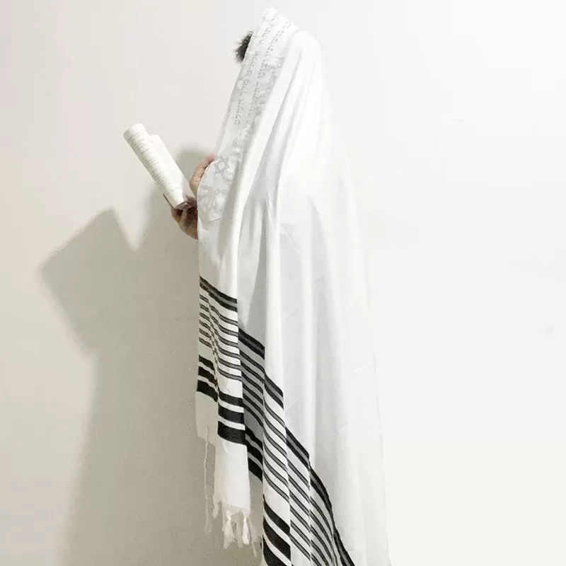 טלית תפילה יהודית עם ברכה בעברית